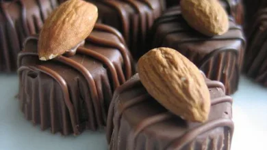 بسكويت بالشيكولاتة واللوز اللذيذ