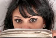 6 عادات ليلية قد تضر ببشرتك