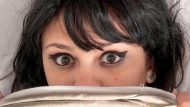 6 عادات ليلية قد تضر ببشرتك