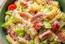 سلطة المعكرونة بالجبن الشيدر والزعتر