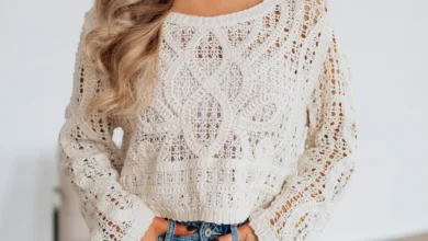 بلوزة كروشية باللون الأبيض