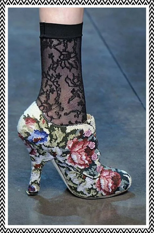 أحذية مطرزة بغرزة الكنافاه (32)