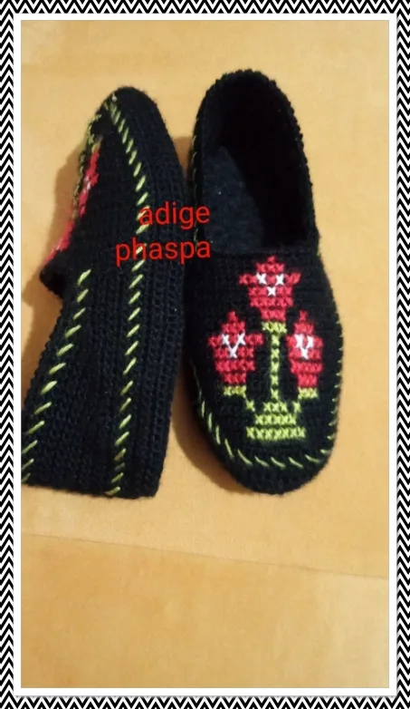 أحذية مطرزة بغرزة الكنافاه (36)