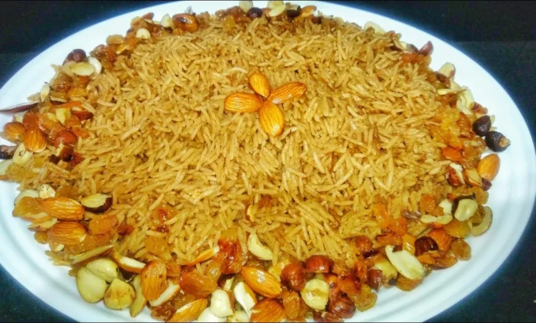 أرز بالقرفة والمكسرات
