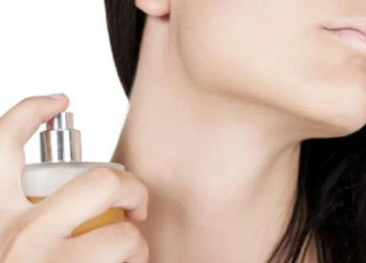 احذري من رش العطر على الرقبة