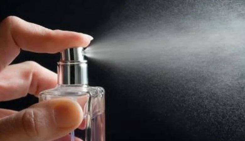 احذرى من رش العطر على الرقبه