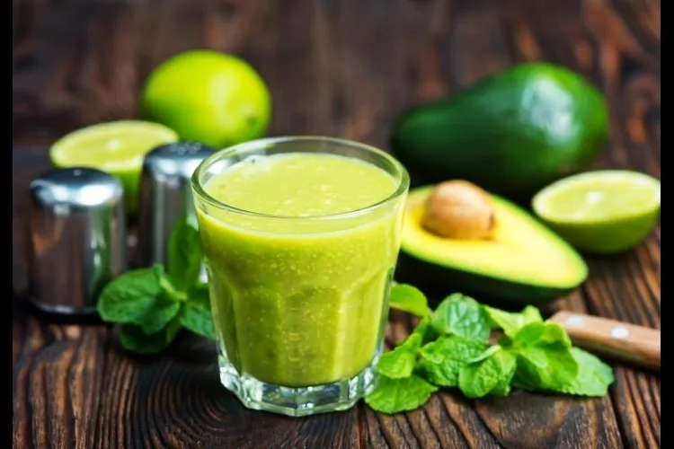 الأفوكادو بالعسل والمكسرات