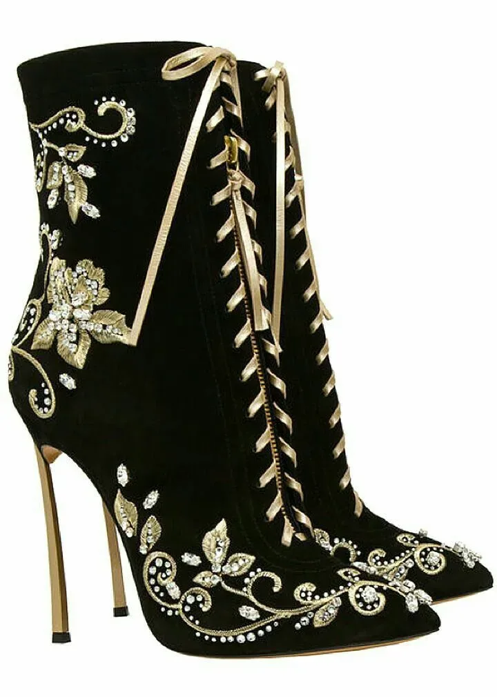 البوت ذو الكعب العالي