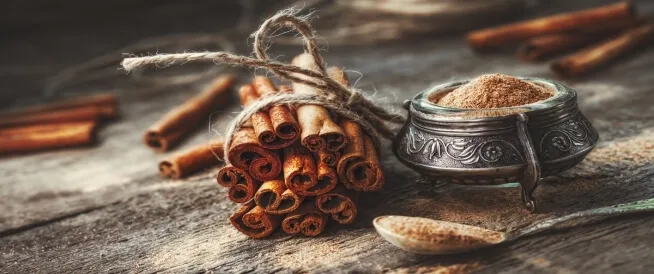 القرفة لمعالجة الرؤوس السوداء