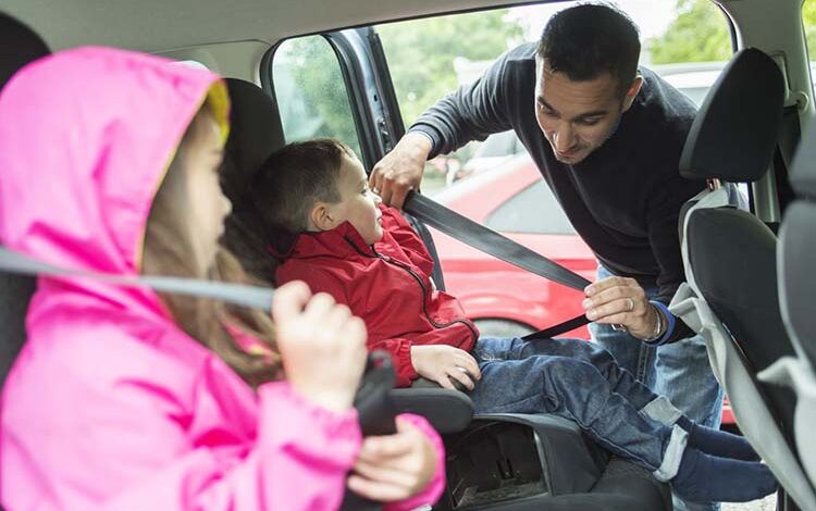 حماية الأطفال في السيارة