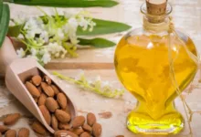 علاج الشعر المجعد بزيت اللوز