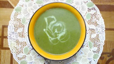 شوربة السبانخ بالقشطة