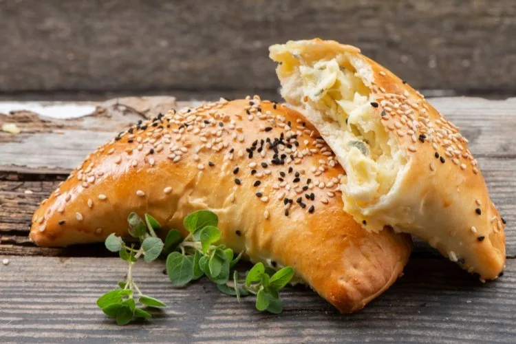 فطيرة الجبنة الساخنة