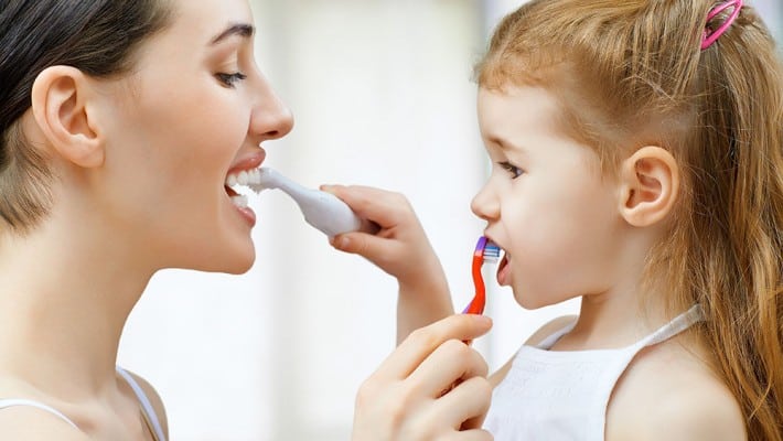 كيف تحمين أسنان طفلك وتحافظين عليها؟