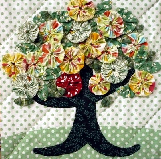 لوحة من زهور اليويو وبواقى القماش