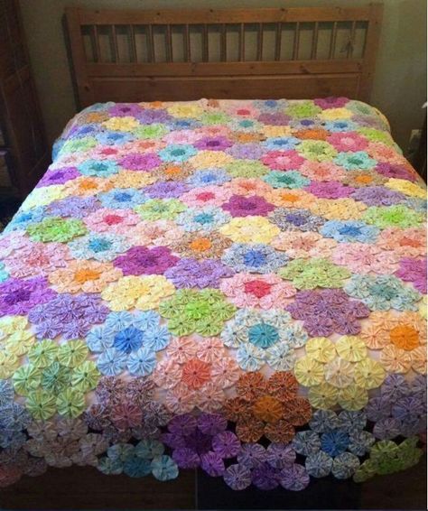 مفارش سرير من زهور اليويو