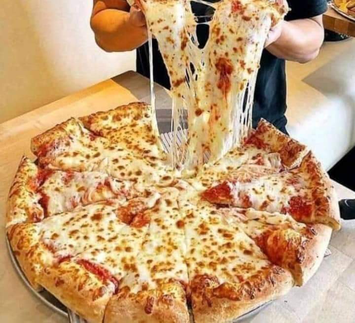 بيتزا بالجبن 