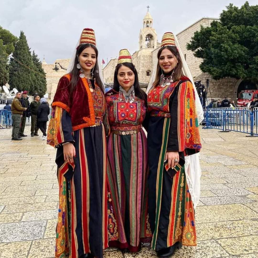 الثوب التلحمي او ثوب المَلكَة - أزياء فلسطين